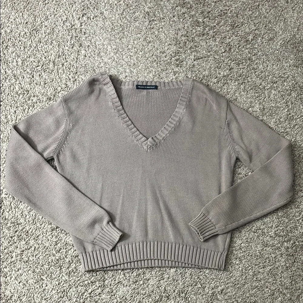 NWOT Brandy Melville Leigh Knit sweater v neck - Picture 1 of 4
